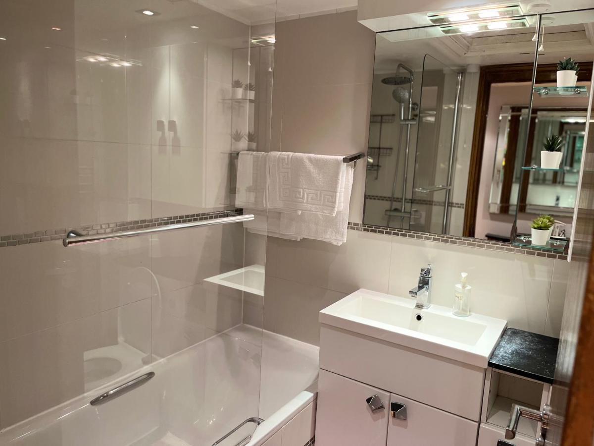 Stunning 1 Bedroom In Stunning Location - Mayfair Area Londra Dış mekan fotoğraf
